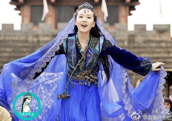 Váy xanh lộng lẫy: Địch Lệ Nhiệt Ba - Lý Thấm ai cũng xinh đẹp mê đắm nhưng xuất sắc nhất là Lưu Thi Thi  - Ảnh 7.