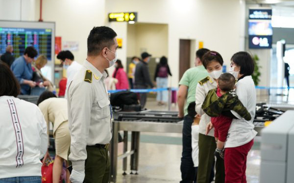 Việt Nam tạm dừng cấp thị thực cho người nước ngoài trong khoảng 30 ngày