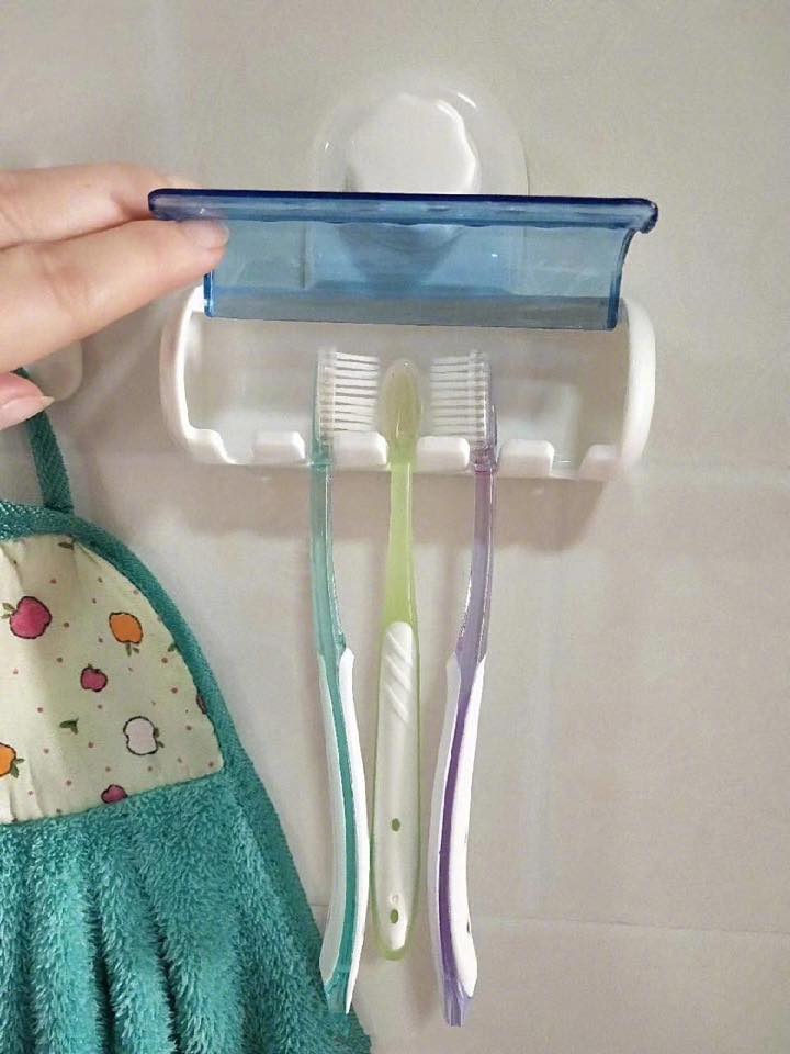 Giận dỗi bố mà không biết bày tỏ như nào, cậu bé lén rủ mẹ "cô lập" bố theo cách đáng yêu quá mức cho phép - Ảnh 1.