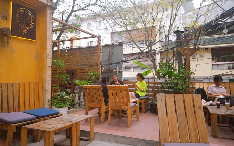 HOT: Quán cafe nổi tiếng Hà Nội bị tố "vô văn hóa", dân mạng đồng loạt tặng bão 1 sao vì chủ quán chửi khách: Mày đến không biết mở mồm chào hỏi ai à?