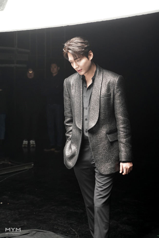 Lee Min Ho lại khiến hội fangirl châu Á điên đảo với góc nghiêng cực phẩm ở hậu trường phim mới  - Ảnh 6.