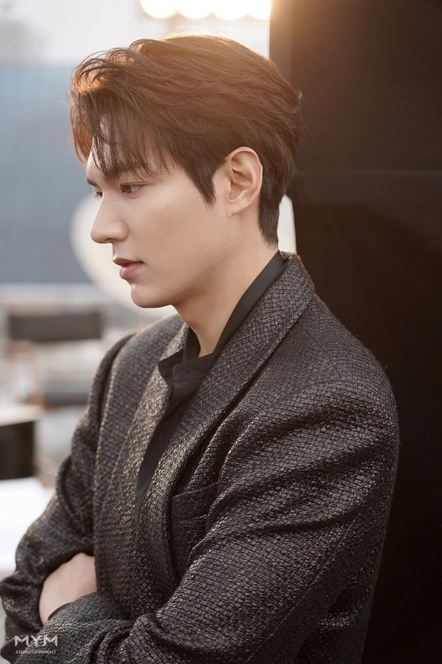 Lee Min Ho lại khiến hội fangirl châu Á điên đảo với góc nghiêng cực phẩm ở hậu trường phim mới  - Ảnh 2.