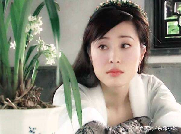 "Lệnh truy nã" của TVB: Cổ Thiên Lạc nhuộm da nâu lần đầu xuất hiện, Hoa hậu Trần Pháp Dung là thanh xuân của triệu người - Ảnh 10.