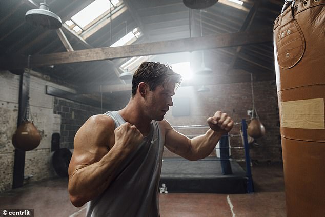 Khi tất cả các phòng gym nước Úc buộc phải đóng cửa, Chris Hemsworth liền có hành động giúp mọi người khỏe mạnh vượt qua dịch Covid-19 - Ảnh 3.