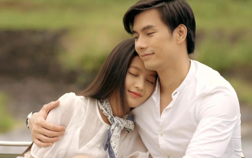 &quot;Tình yêu và tham vọng&quot; tập 1 ngập drama: Nam chính người yêu chết mẹ ung thư, nữ chính sống như cổ tích Tấm - Cám