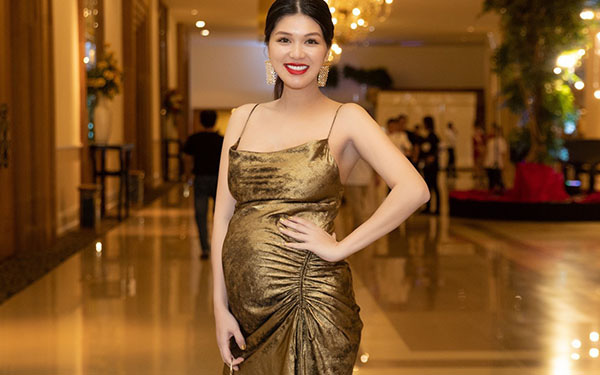 Hoa hậu U40 &quot;ham đẻ&quot; nhất showbiz  Việt trải qua 6 lần mang thai vẫn rạng rỡ, đăng ảnh bầu 9 tháng mà nhiều người choáng váng