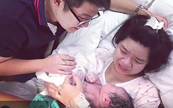 Mẹ Việt ở Mỹ bị trầm cảm sau sinh đến mức không muốn nằm cạnh con, nguyên nhân do cố nuôi con bằng sữa mẹ