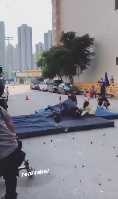 "Lực lượng phản ứng 2020" của TVB: Lộ cảnh nổ bom khiến người văng xa chục mét, Tuyên Huyên gặp nạn?  - Ảnh 5.