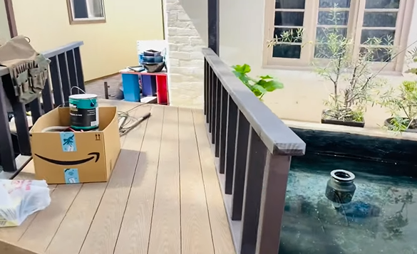 Trong khi vợ cũ đi ship hàng mưu sinh thì Bằng Kiều cũng phải làm công việc chân tay này trong thời gian "ế show" - Ảnh 4.
