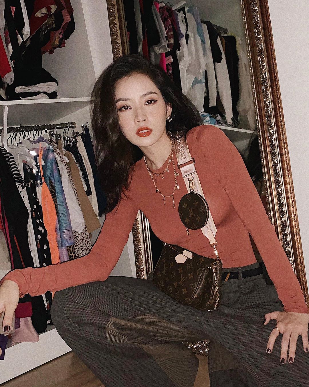 Sống ảo mùa dịch: Học sao Việt từ cách lên đồ xịn xò đến pha tạo dáng đỉnh cao để có những bức ảnh "so deep" ngay tại nhà, dù ở nhà ngày dịch cũng xịn hết sẩy - Ảnh 9.