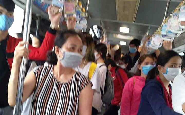 Hà Nội: Ngày đầu tiên giảm 80% lượng xe buýt, người đi xe vẫn đông hơn khuyến cáo