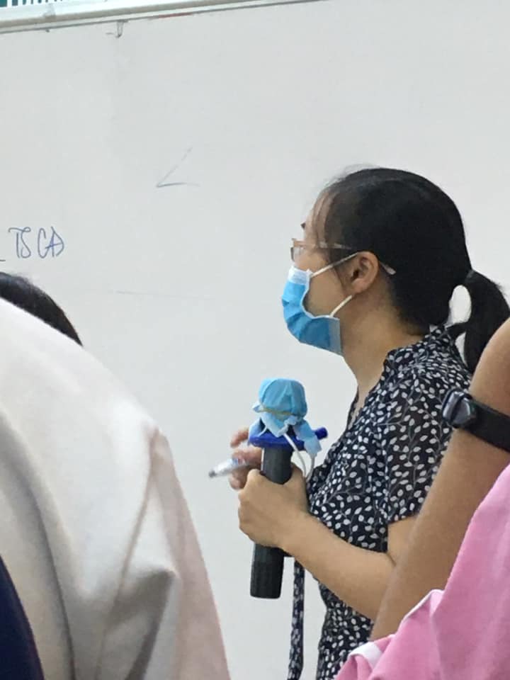 Đi dạy học trong mùa Covid-19, cô giáo cẩn thận phòng dịch theo cách siêu bá đạo, thách thức mọi loại virus bén mảng - Ảnh 2.