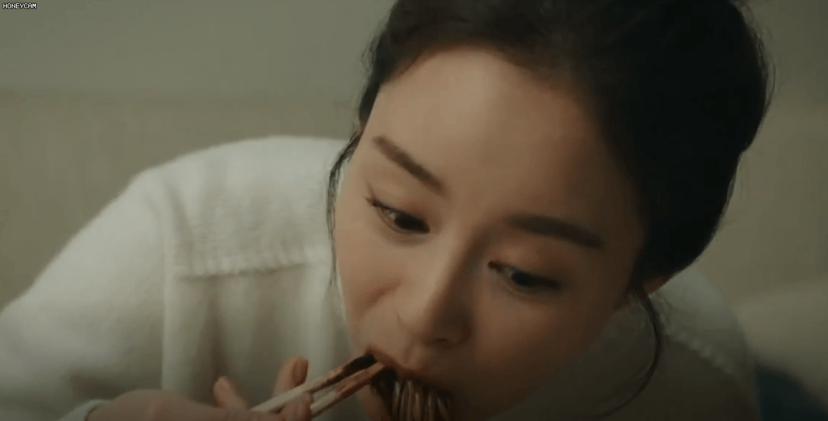 Kim Tae Hee siêu đáng yêu trong phim "Hi Bye, Mama": Bị mắng là "ma đói" vẫn muốn ăn cả thế giới - Ảnh 8.