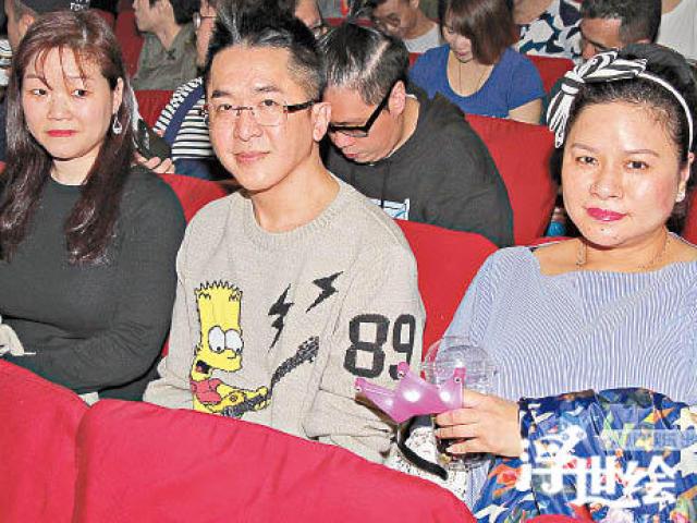 "Gia đình vui vẻ" của TVB: Nam phụ ẻo lả là tỷ phủ sống chung 3 bà vợ, nữ chính hát quán bar từng yêu Tạ Đình Phong - Ảnh 4.