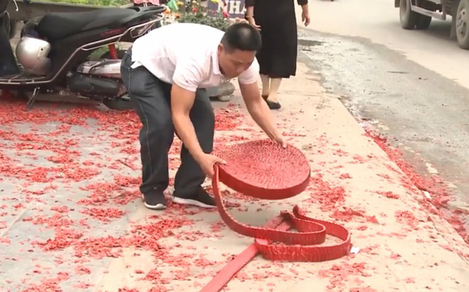 Chủ tịch Hà Nội đề nghị điều tra, xử lý vụ đốt bánh pháo dài 50 mét mừng đám cưới 