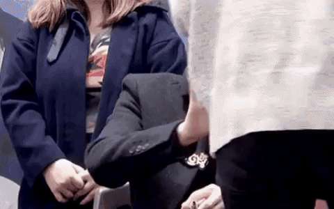 Những khoảnh khắc &quot;ê chề&quot; của mỹ nam, mỹ nữ xứ Hàn khi bị &quot;ngó lơ&quot;: Kim Soo Hyun, Park Bo Gum đều không tránh khỏi tình huống này