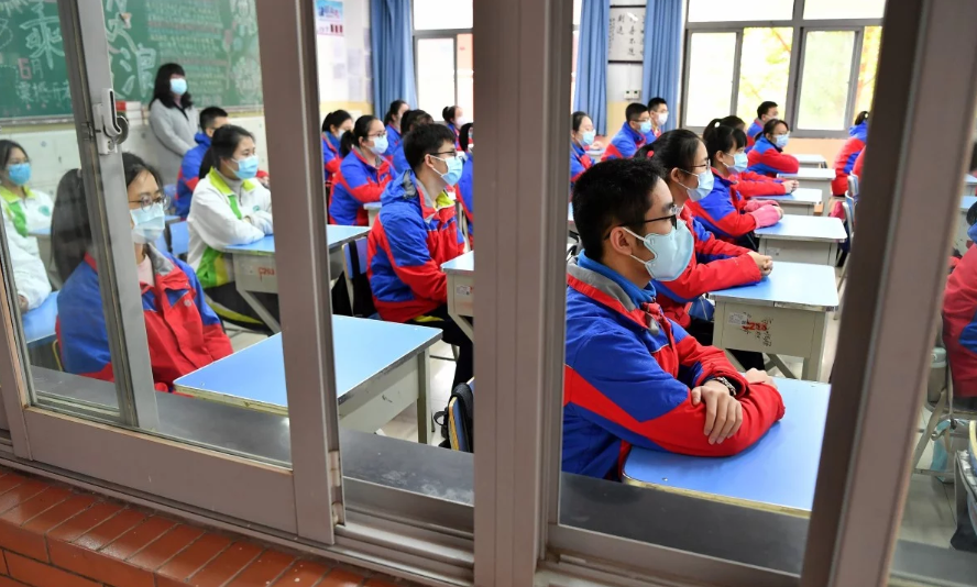 Trung Quốc hoãn toàn bộ kỳ thi đầu vào đại học vì ảnh hưởng của dịch Covid-19 - Ảnh 1.