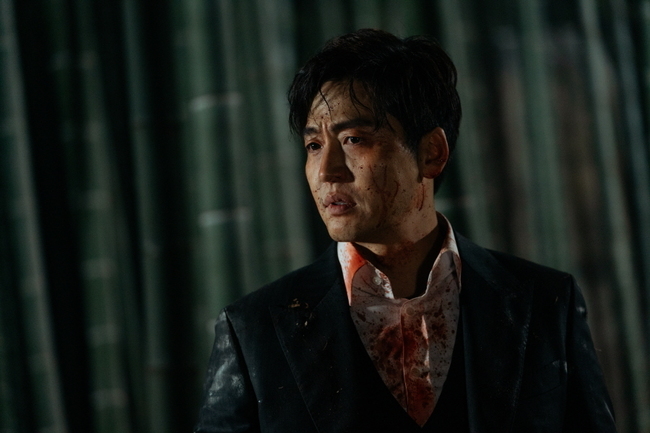 "Quân vương bất diệt" rò rỉ ảnh mới: Lee Min Ho đẹp trai điên đảo nhưng gây sốc lại là Lee Jung Jin với khuôn mặt đầy máu  - Ảnh 7.