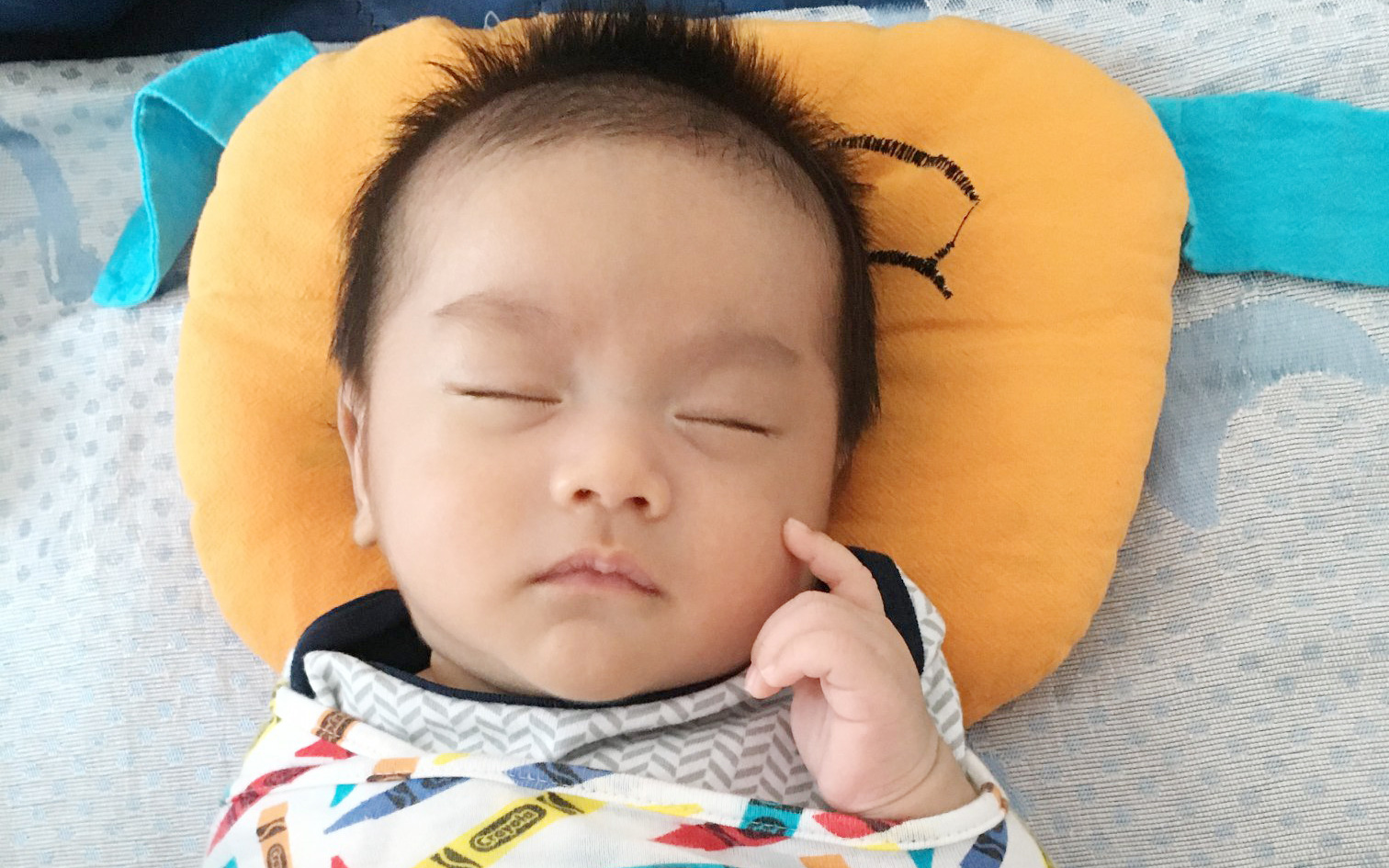 Con tự ngủ êm ru chỉ sau 5 phút đặt xuống cũi, ông bố trẻ Hà Nội tiết lộ chỉ mất 4 ngày luyện bé ngủ ngoan
