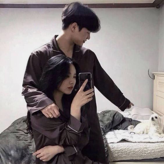 Bị vợ bắt quả tang đi khen gái "em xinh nhất quả đất", ông chồng có pha bẻ lái cực gắt cứu ngay bàn thua trông thấy - Ảnh 2.