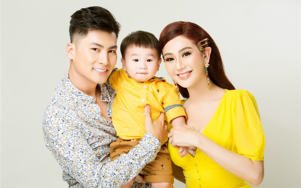 Nghi vấn hôn nhân rạn nứt khi Lâm Khánh Chi chia sẻ việc dọn về nhà bố mẹ đẻ sống?