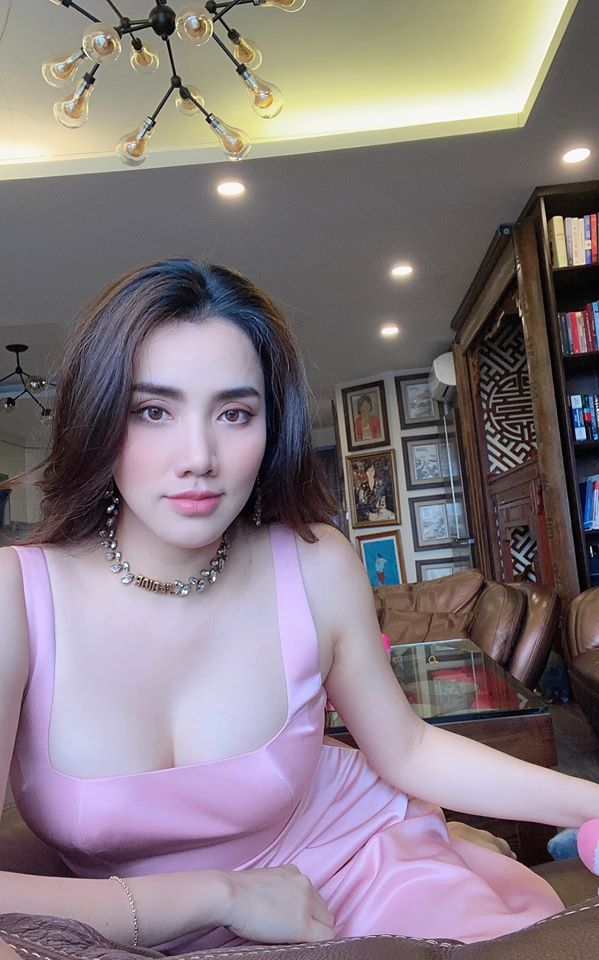 Trang Nhung thông báo đã lên 3 kg trong thời gian cách ly xã hội.