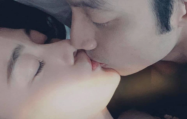Vừa công khai có tình yêu mới, "Quỳnh búp bê" Phương Oanh đã tung ngay khoảnh khắc hôn môi táo bạo - Ảnh 2.
