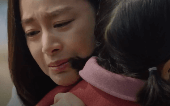 &quot;Hi Bye, Mama&quot; tập cuối: Kim Tae Hee bật khóc khi nghe tiếng gọi &quot;mẹ&quot;, quyết định lấy cái chết để cứu con gái