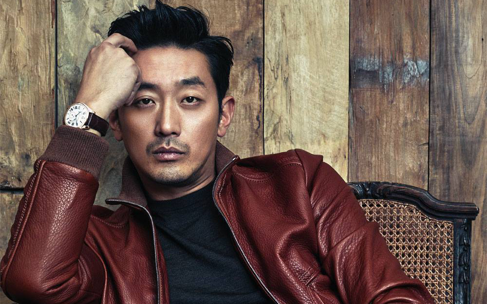 Góc tấu hài cực mạnh: "Ông hoàng phòng vé" Ha Jung Woo bị nhắn tin tống tiền 29 tỷ đồng nhưng sao giọng điệu lại như "thả thính" nhau thế này?