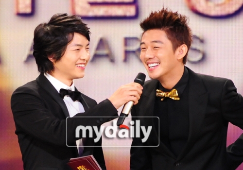 Từng là anh em trên bến dưới thuyền nhưng Song Joong Ki và người đàn ông này quyết định "cạch mặt" nhau vì liên quan tới Song Hye Kyo - Ảnh 2.