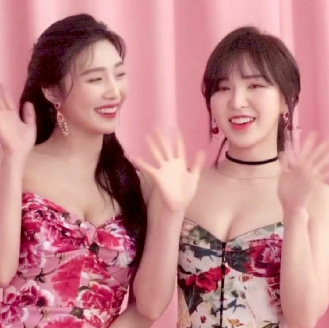 Vì ngại “hở” nên Jisoo xinh tươi như công chúa Disney, mỹ nhân Red Velvet lại gây choáng với vòng 1 khủng bất ngờ - Ảnh 4.
