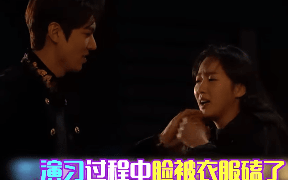 “Quân vương bất diệt": Tan chảy với khoảnh khắc Lee Min Ho lấy tay xoa mặt Kim Go Eun vì lỡ làm đau bạn diễn