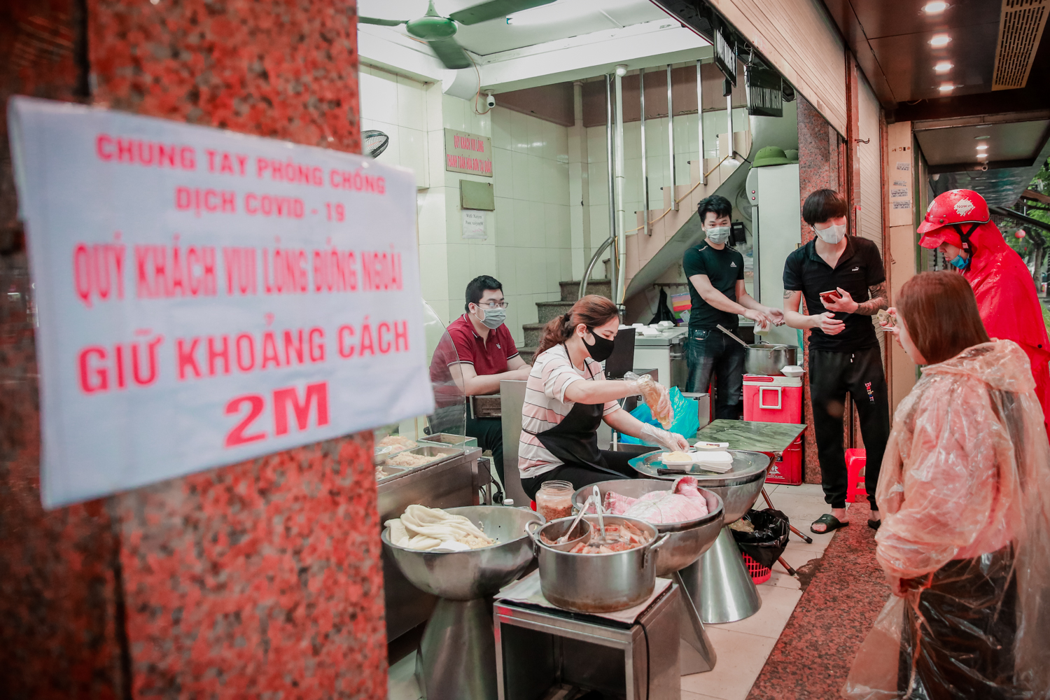Nới lỏng giãn cách xã hội: Hân hoan đấy, nhưng đừng chủ quan! - Ảnh 7.