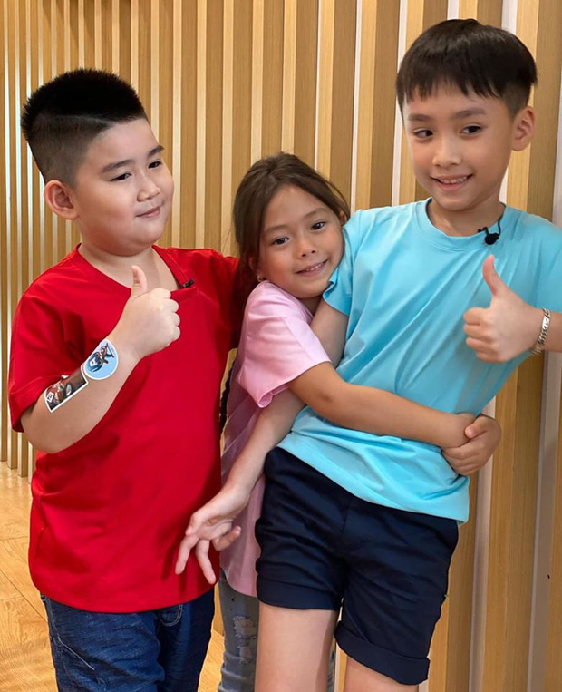 Con gái Đoan Trang bám riết con trai Thu Trang - Tiến Luật, bố mẹ 2 nhà còn kịch liệt "đẩy thuyền" - Ảnh 4.