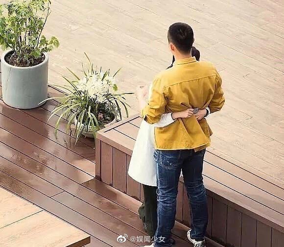 Rò rỉ cảnh Hoàng Cảnh Du ôm Lý Thấm ở tư thế nhạy cảm, fan thấy ngượng thay 2 nhân vật chính - Ảnh 9.