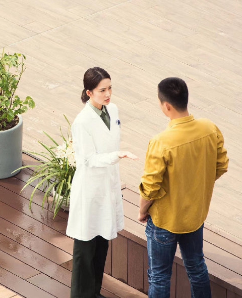 Rò rỉ cảnh Hoàng Cảnh Du ôm Lý Thấm ở tư thế nhạy cảm, fan thấy ngượng thay 2 nhân vật chính - Ảnh 8.