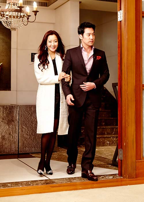 Hội bạn thân quyền lực chỉ toàn mỹ nhân của Song Hye Kyo: Ai cũng hôn nhân viên mãn, ông xã toàn là người "máu mặt", chỉ riêng nàng em út mang danh bị "chồng bỏ" - Ảnh 4.