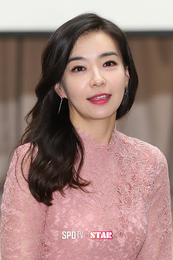 Dàn sao "The World of the Married": "Ảnh hậu 53 tuổi" dính tin đồn ngoại tình, "bản sao Song Hye Kyo" lộ quá khứ bất hảo - Ảnh 6.