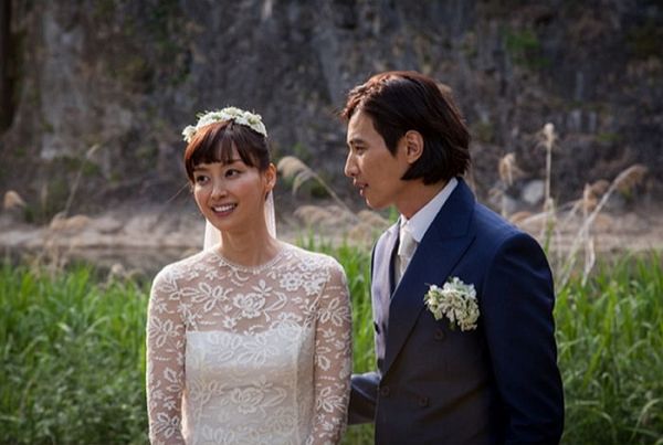 Sao châu Á hỗ trợ người dân giữa đại dịch: Lee Hyori miễn phí tiền thuê nhà, "mỹ nhân đẹp nhất Philippines" nấu hàng trăm bữa ăn cho đội chống Covid-19 - Ảnh 3.
