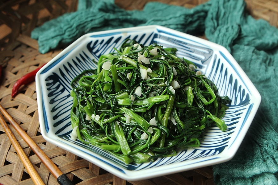 Chỉ thêm 1 nguyên liệu này thôi, món rau muống xào ngon hơn gấp nhiều lần - Ảnh 4.