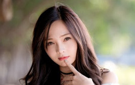 Hàng xóm thường bỏ ra rất nhiều tiền mua quần áo giày dép cho con gái tôi, đến khi biết được lý do, tôi vừa kinh ngạc vừa thương xót vô cùng