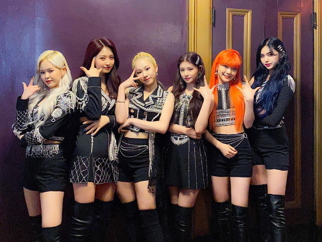 Nhân viên ekip girlgroup Kpop Everglow dương tính với Covid-19, kéo theo sao nữ và loạt nhân viên xét nghiệm khẩn vì chung phòng chờ - Ảnh 3.