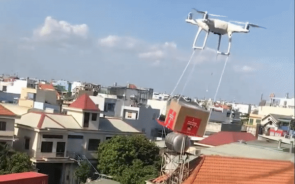 Giao hàng thời Covid-19, shipper đầu tư hẳn flycam đắt đỏ nhưng gây cười nhất lại là lời nhắn ngọt ngào từ khách nữ