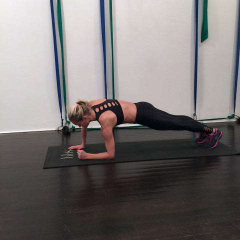 Thử thách 15 ngày, mỗi ngày tập 1 động tác Plank: Cứ thực hiện đi rồi vóc dáng của bạn không săn gọn hẳn mới là lạ - Ảnh 11.