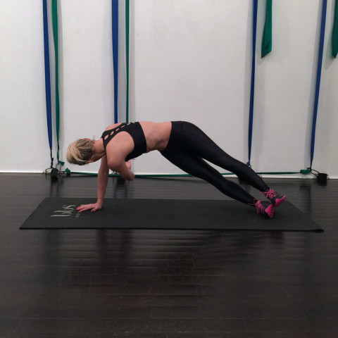 Thử thách 15 ngày, mỗi ngày tập 1 động tác Plank: Cứ thực hiện đi rồi vóc dáng của bạn không săn gọn hẳn mới là lạ - Ảnh 14.