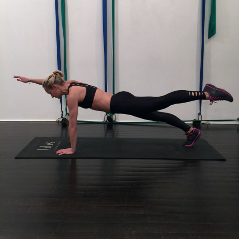 Thử thách 15 ngày, mỗi ngày tập 1 động tác Plank: Cứ thực hiện đi rồi vóc dáng của bạn không săn gọn hẳn mới là lạ - Ảnh 5.