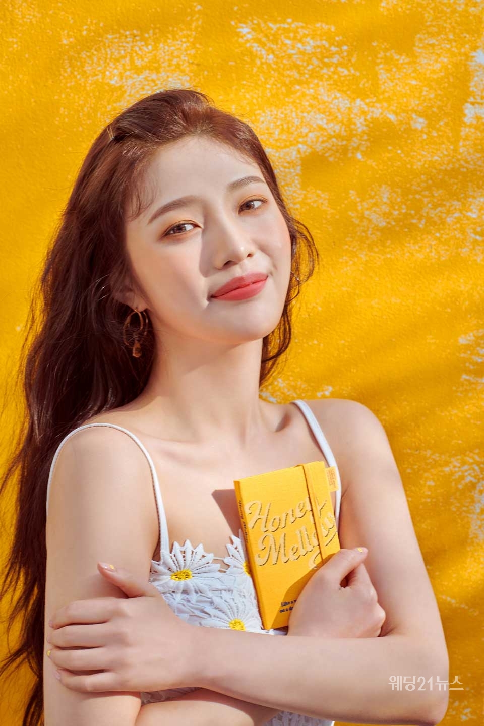 Diện chung áo, Jennie vẫn khác hẳn Joy nhờ stylist khéo cắt xén tôn body chuẩn như búp bê Barbie - Ảnh 4.