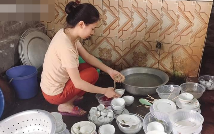 Về ra mắt còn đang ăn dở bát cơm đã bị mẹ người yêu sai: "Xuống bếp rửa bát đi cho quen", cô gái có màn đáp trả đanh thép khiến phụ huynh nhà trai ngượng mặt!