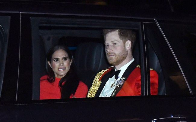 Meghan Markle đang "giết dần giết mòn" tinh thần của Harry bằng quyết định đầy ích kỷ, đến hoàng gia Anh cũng không thể can thiệp