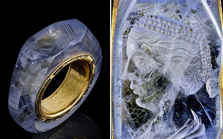 Bí ẩn gương mặt người phụ nữ đẹp tuyệt trần khắc trên chiếc nhẫn Sapphire 2.000 năm tuổi của vị hoàng đế La Mã ham mê sắc dục